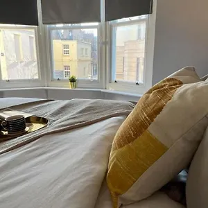 Apartment Three Bedroom Flat Next Lanes I And Shopping Center I Sleep 9, Brighton