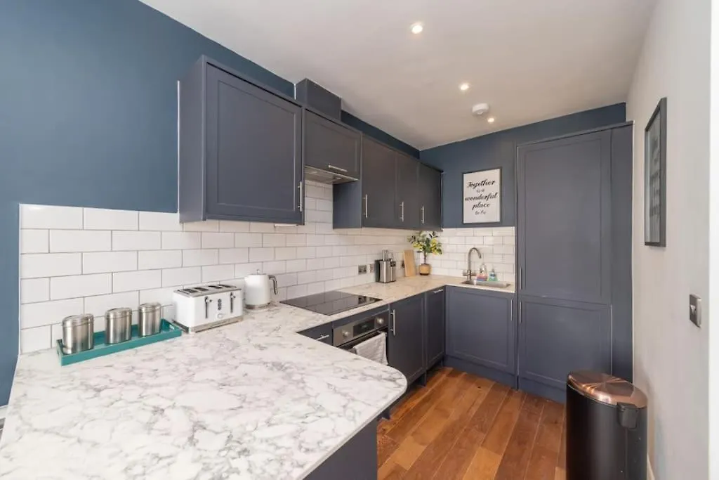 Apartment Flash Sales Offer - Any Week Day No Minimum Restrictions Brighton City Centre Studio Bn144Cla02
